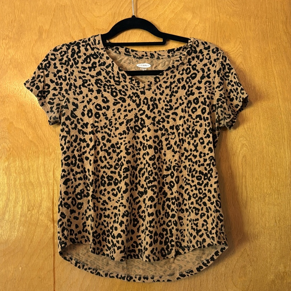 Used old navy every wear t shirt cheetah print size XS